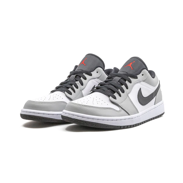 AIR JORDAN
 1 LOW ‘SMOKE GREY’