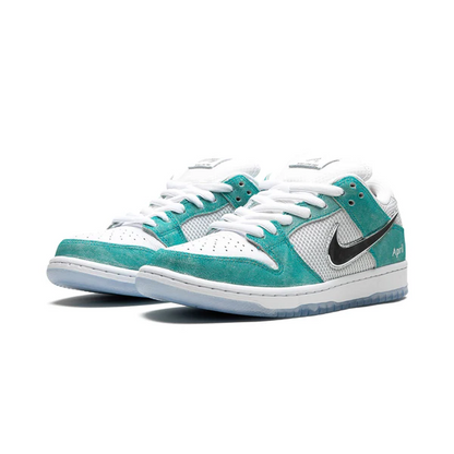 SB DUNK LOW 'APRIL SAKTEBOARDS'