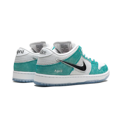 SB DUNK LOW 'APRIL SAKTEBOARDS'