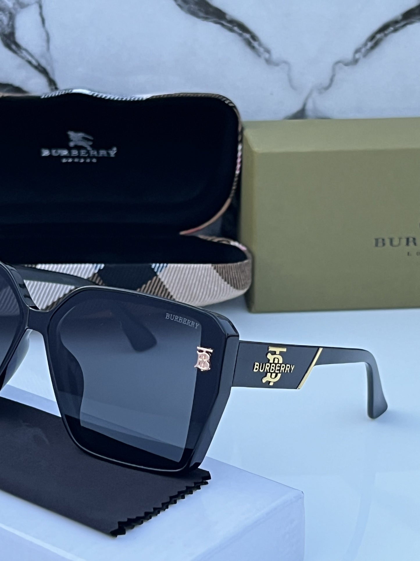 Burberryy 5523 black