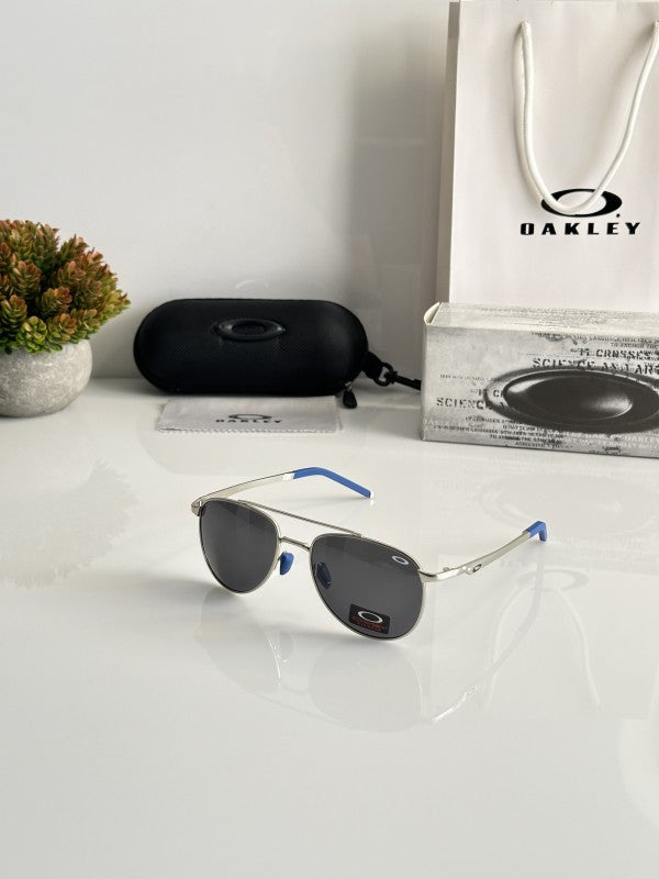 Oakleyy 8920 Silver Black