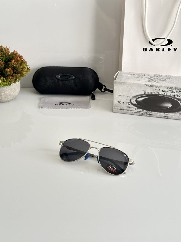 Oakleyy 8920 Silver Black